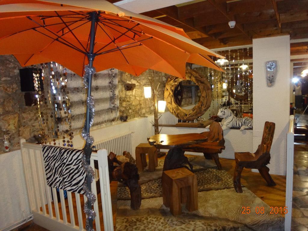 Hotel Bon Accueil Oyonnax Ngoại thất bức ảnh